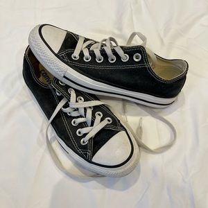 Women’s Low Top Converse - Black